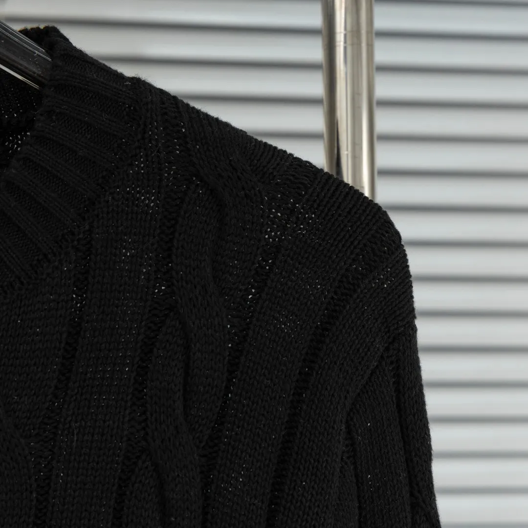 P280 top version (different currencies). You can scan the code to enter the official website. Style: Ralph Lauren POLO Ralph Lauren small label embroidered knitted old money style long-sleeved sweater. Color: Picture color. Size: S-XL. Fabric: pure cotton. Accessories: full set of customized accessories. No gender distinction. Same style for men and women.